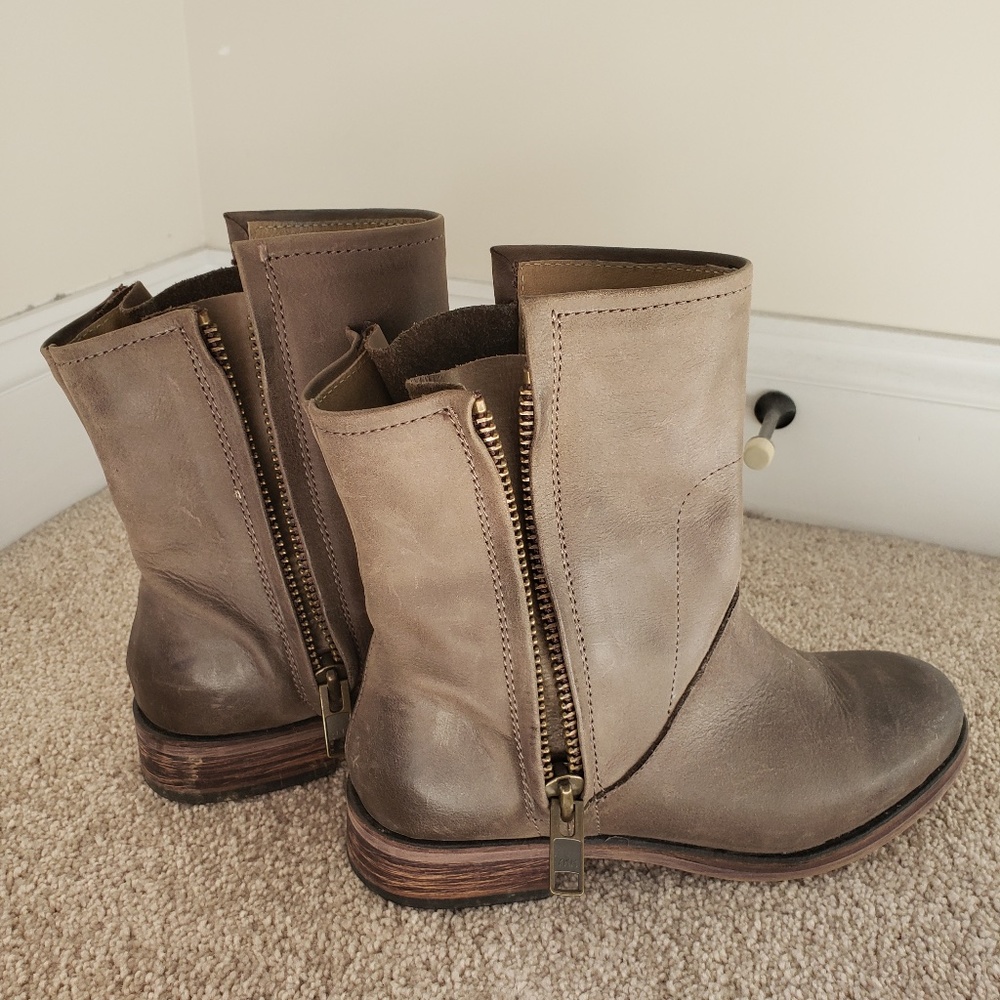 Women's Hinge Boots